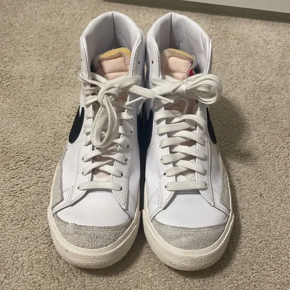 ‼️SOLD‼️ Nike high top blazers women’s size 9.5 - Picture 2 of 13